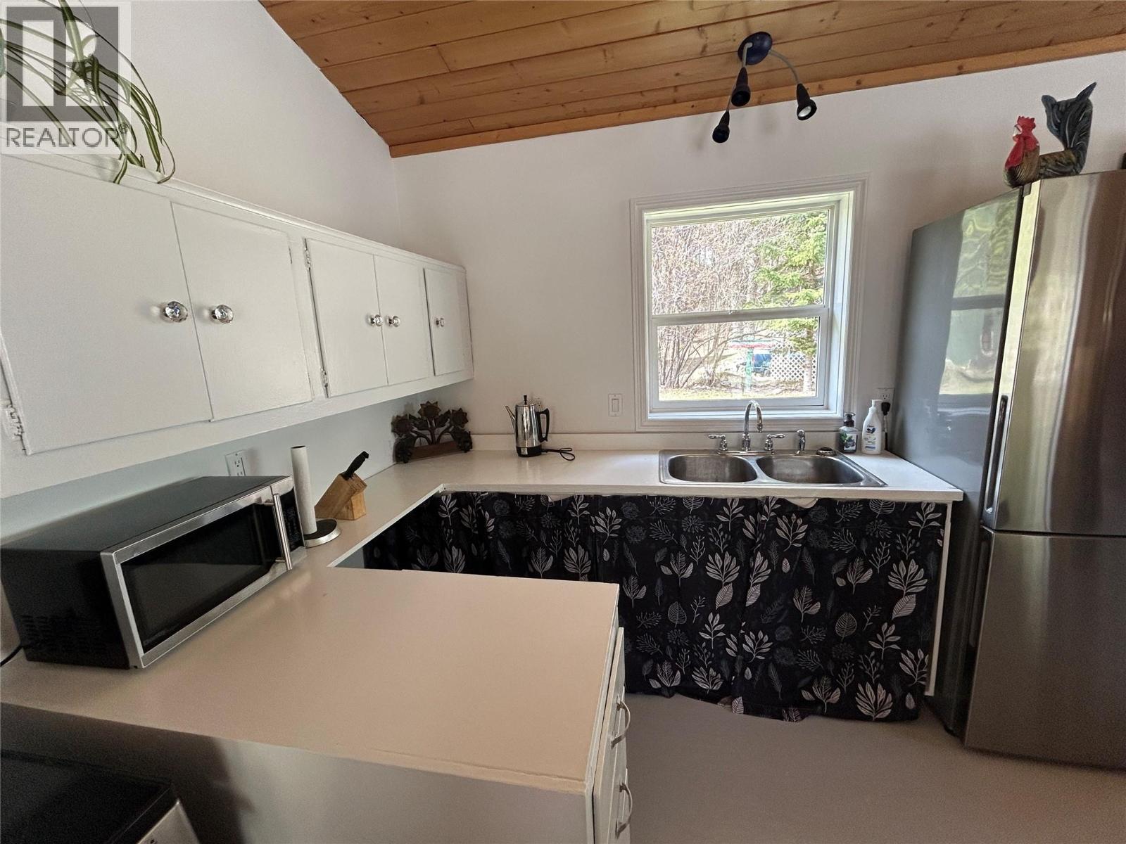 5648 Lazy Lake Road, Wasa, British Columbia  V0B 2K0 - Photo 24 - 10385067