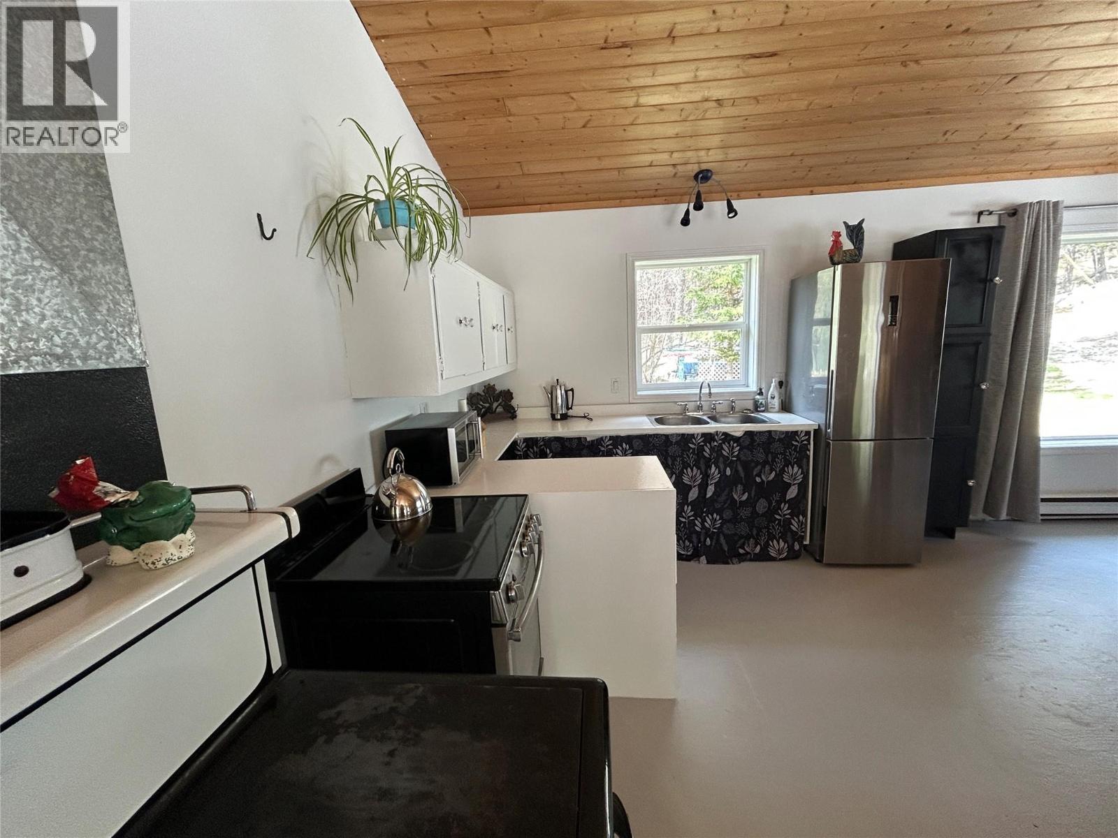 5648 Lazy Lake Road, Wasa, British Columbia  V0B 2K0 - Photo 26 - 10385067
