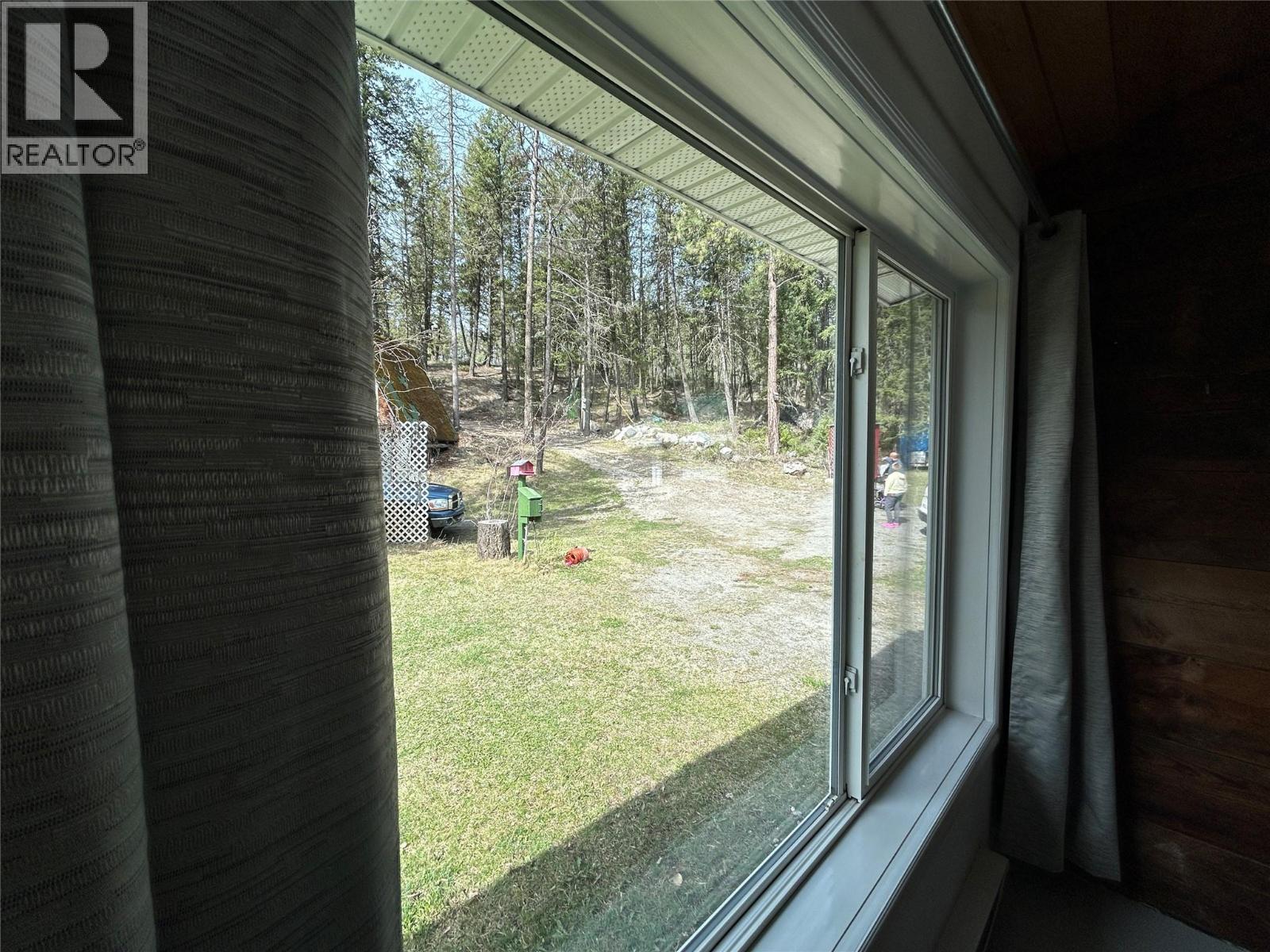 5648 Lazy Lake Road, Wasa, British Columbia  V0B 2K0 - Photo 28 - 10385067
