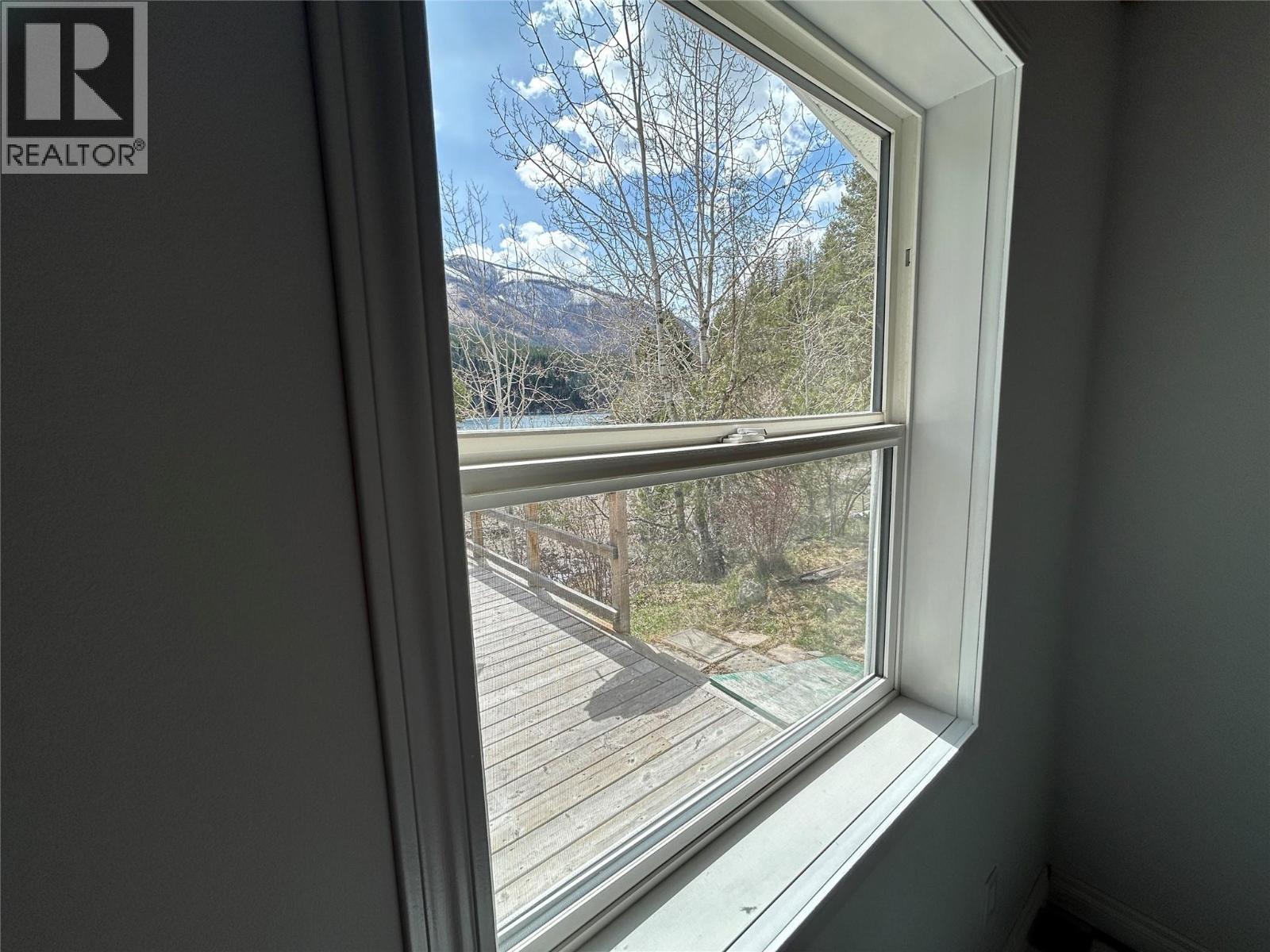 5648 Lazy Lake Road, Wasa, British Columbia  V0B 2K0 - Photo 36 - 10385067