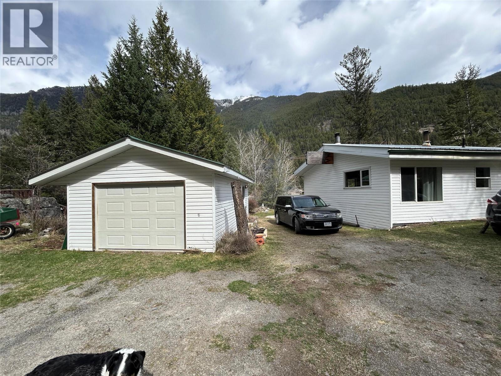 5648 Lazy Lake Road, Wasa, British Columbia  V0B 2K0 - Photo 42 - 10385067