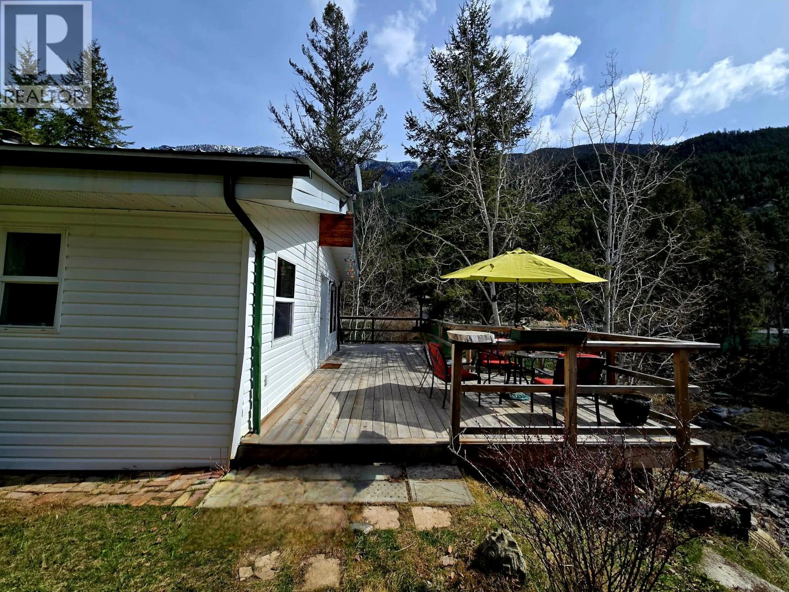 5648 Lazy Lake Road, Wasa, British Columbia  V0B 2K0 - Photo 7 - 10385067