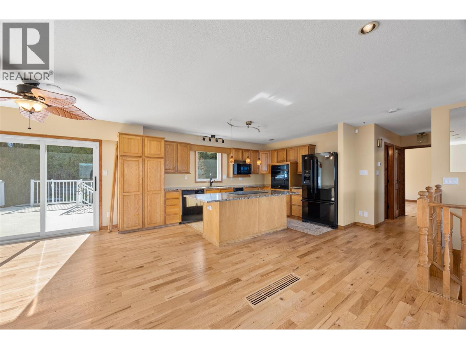 1667 Springhaven Place, Kamloops, British Columbia  V2E 1C7 - Photo 11 - 10385164