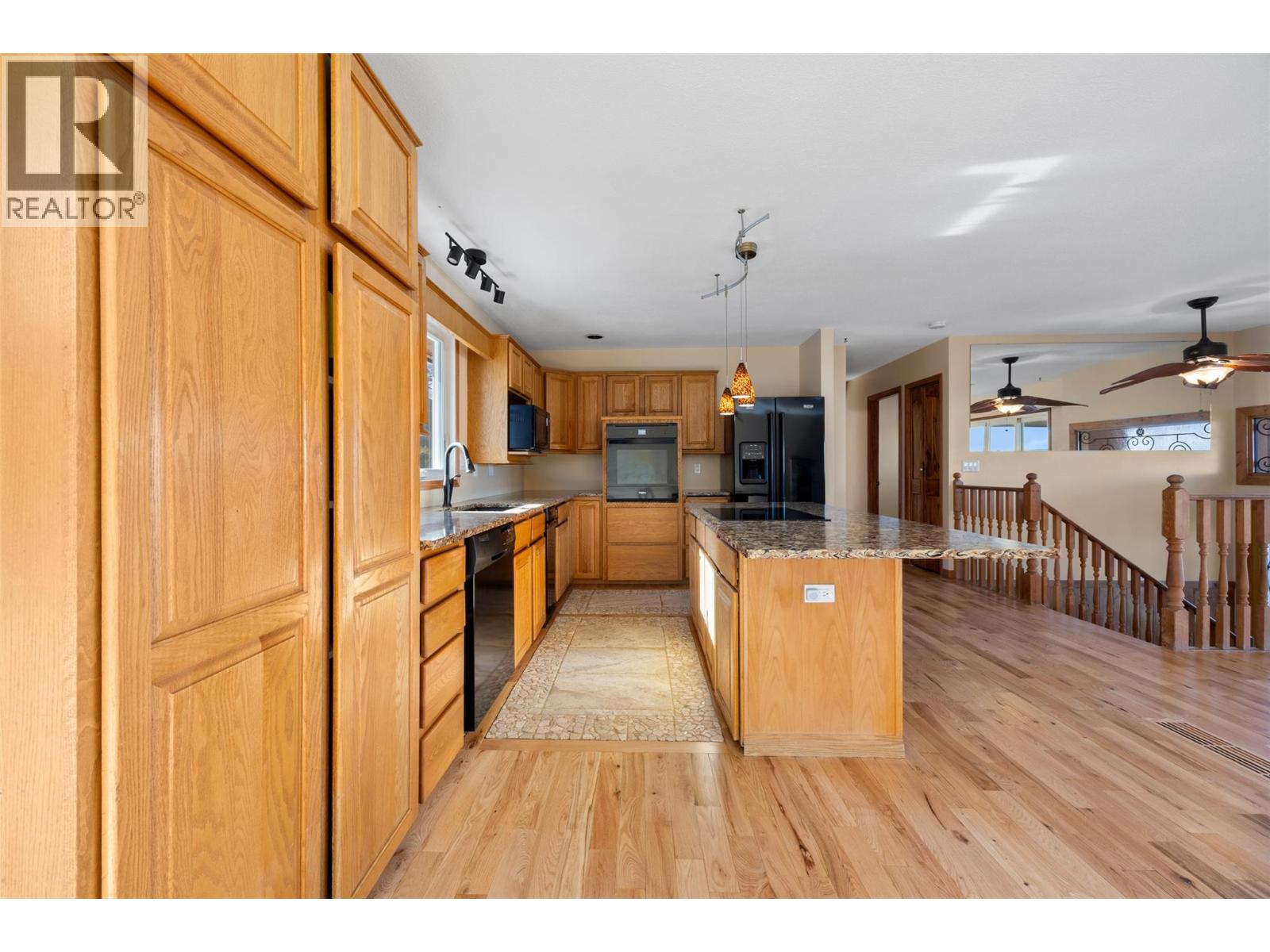 1667 Springhaven Place, Kamloops, British Columbia  V2E 1C7 - Photo 12 - 10385164