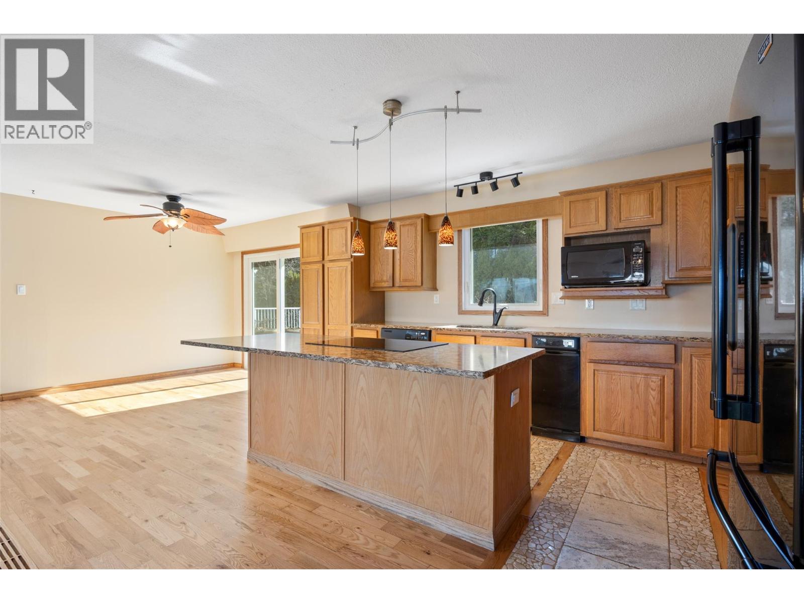1667 Springhaven Place, Kamloops, British Columbia  V2E 1C7 - Photo 14 - 10385164