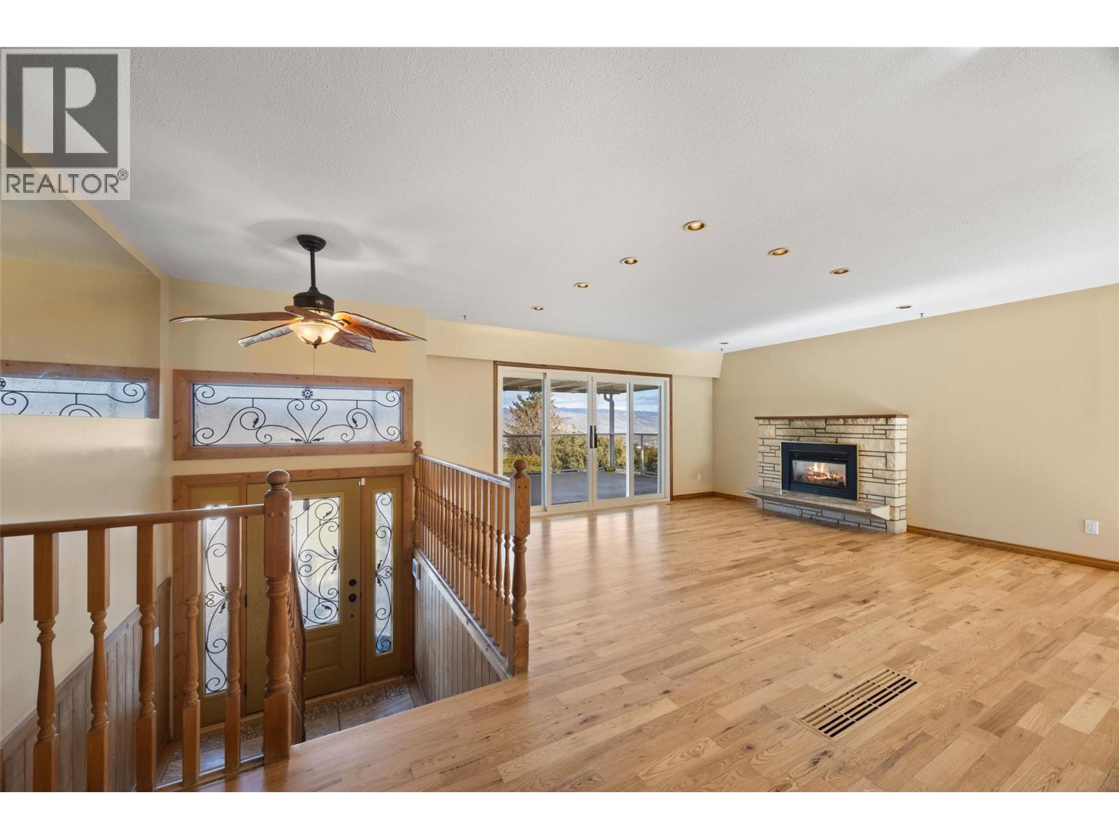1667 Springhaven Place, Kamloops, British Columbia  V2E 1C7 - Photo 2 - 10385164