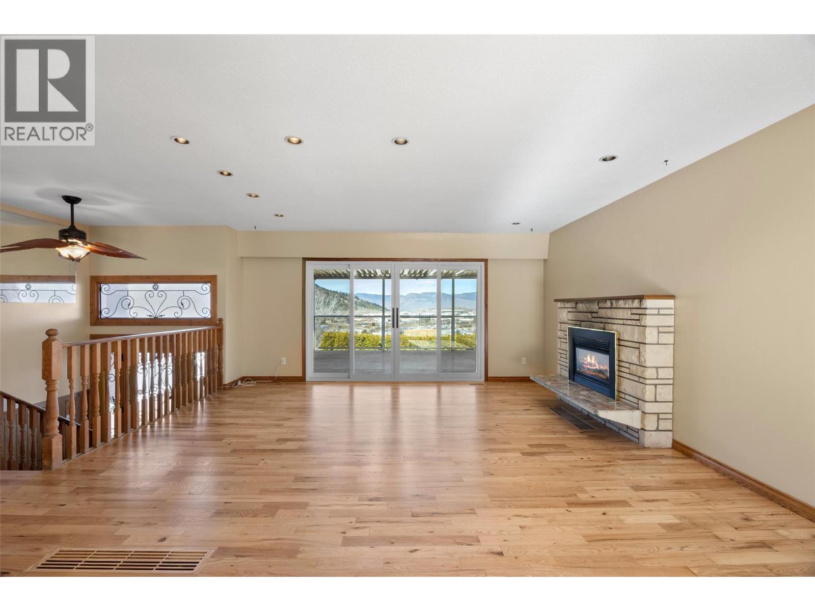 1667 Springhaven Place, Kamloops, British Columbia  V2E 1C7 - Photo 5 - 10385164