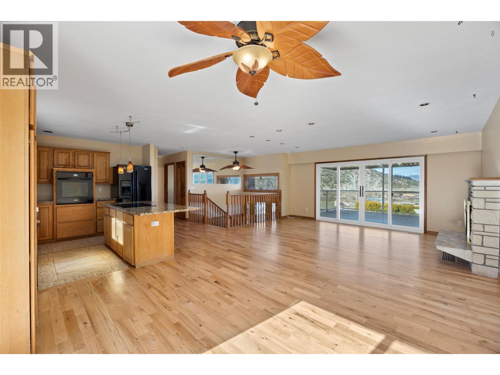 1667 Springhaven Place, Kamloops, British Columbia  V2E 1C7 - Photo 6 - 10385164