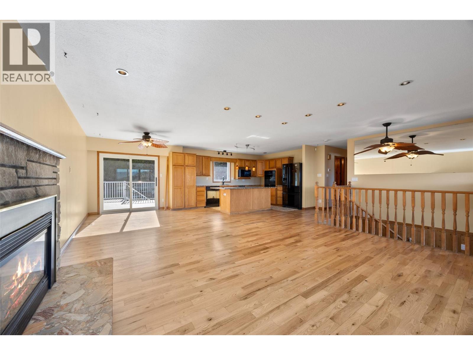 1667 Springhaven Place, Kamloops, British Columbia  V2E 1C7 - Photo 8 - 10385164