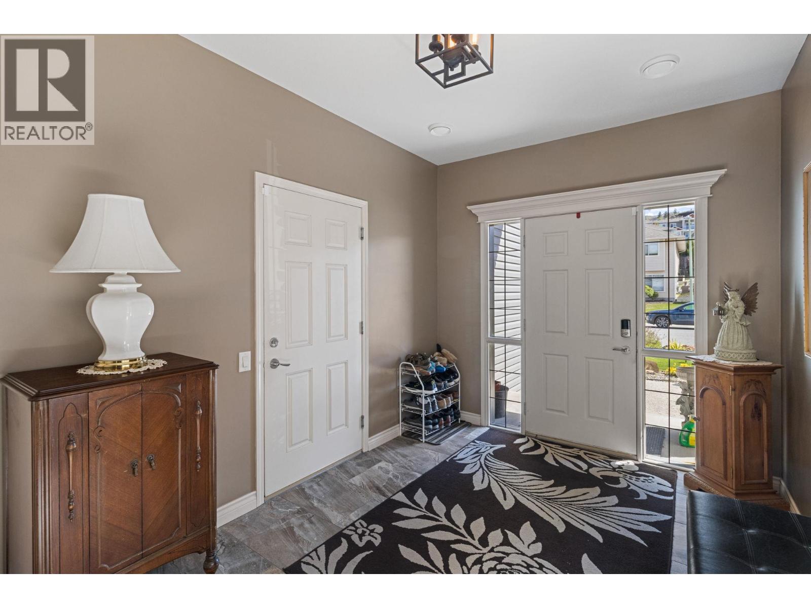 534 South Crest Drive, Kelowna, British Columbia  V1W 4W8 - Photo 4 - 10385121