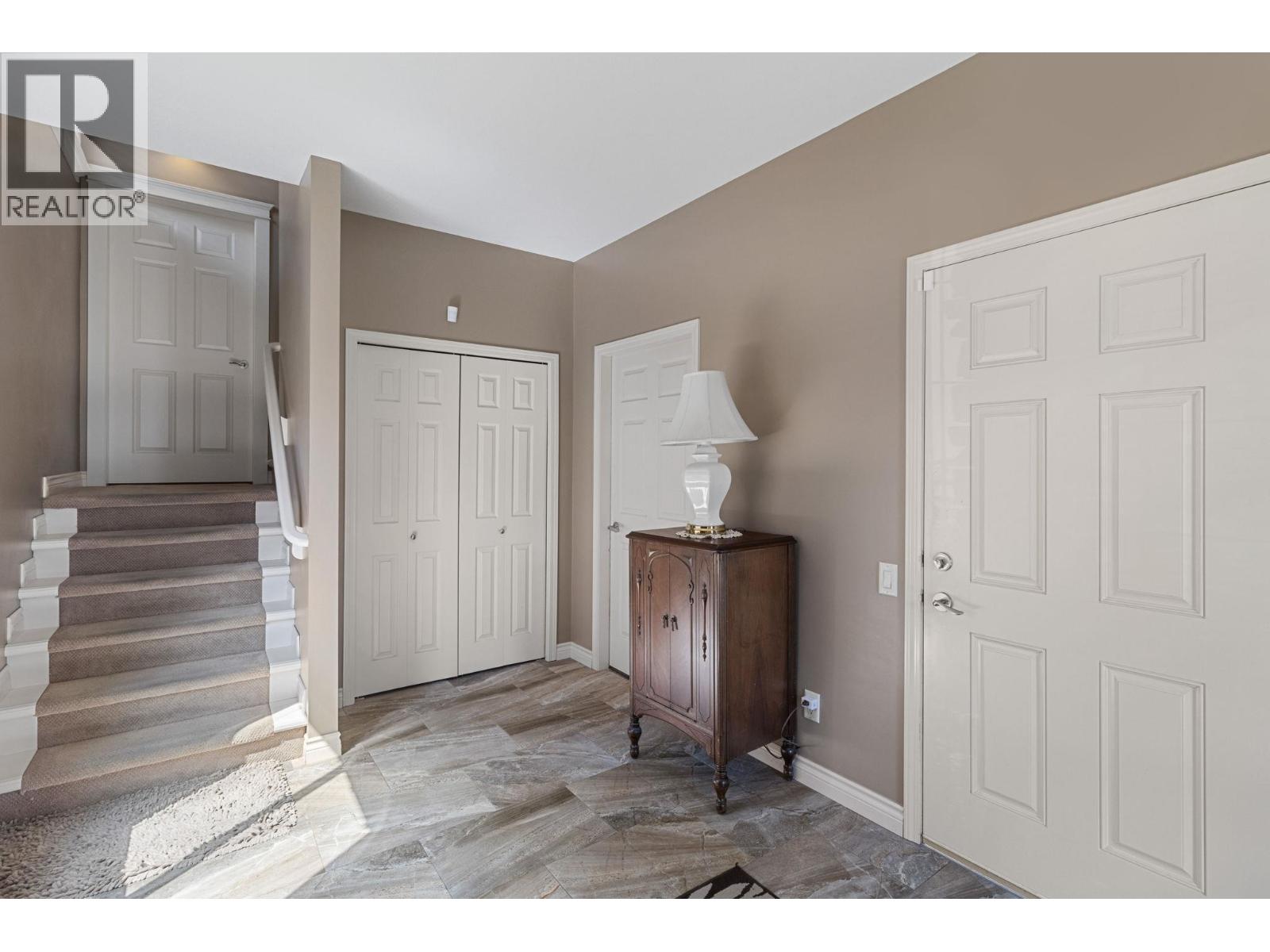 534 South Crest Drive, Kelowna, British Columbia  V1W 4W8 - Photo 5 - 10385121