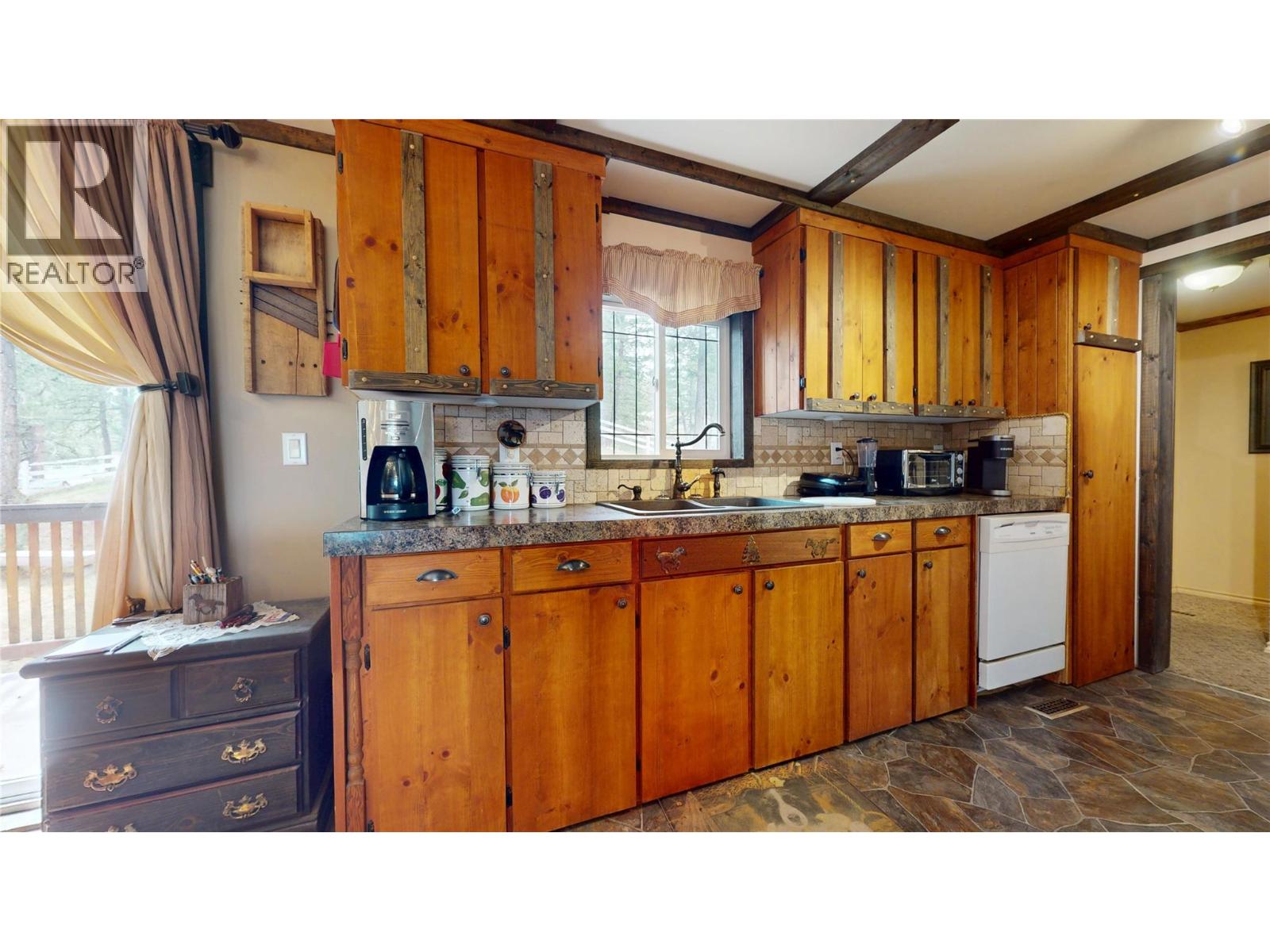 6209 Mission Road, Cranbrook, British Columbia  V1C 7B7 - Photo 17 - 10383115