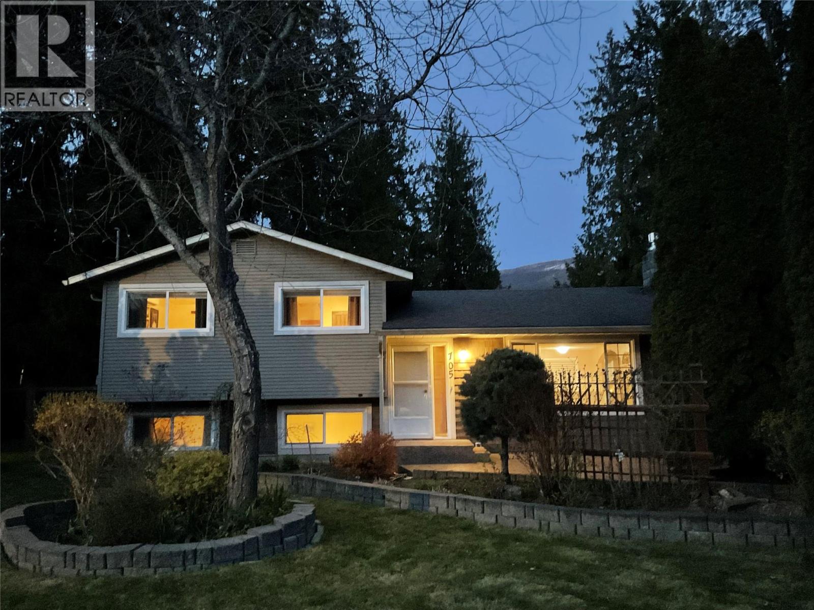 705 Shuswap Avenue, sicamous, British Columbia