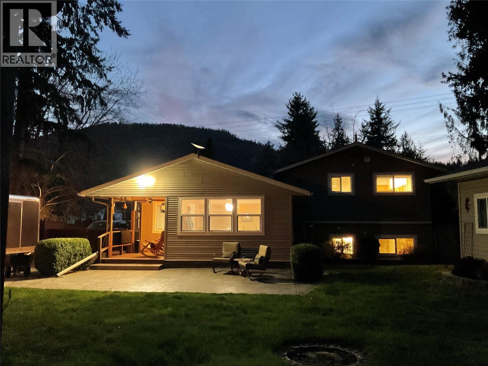 705 Shuswap Avenue, Sicamous, British Columbia  V0E 2V0 - Photo 3 - 10384772