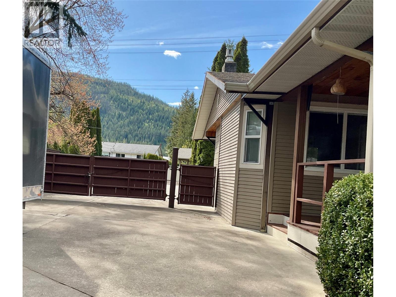705 Shuswap Avenue, Sicamous, British Columbia  V0E 2V0 - Photo 9 - 10384772