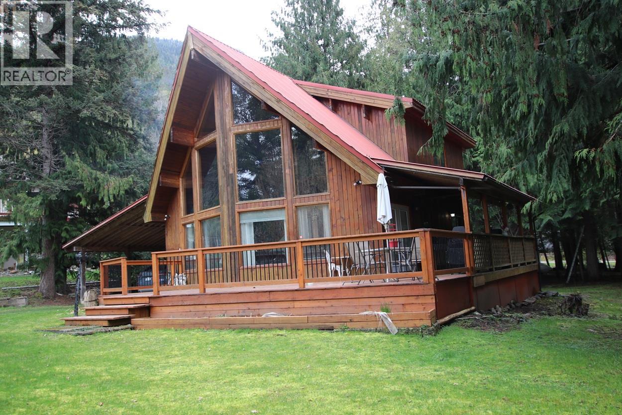 432 Bayles Road, Nakusp, British Columbia  V0G 1R1 - Photo 3 - 10385445