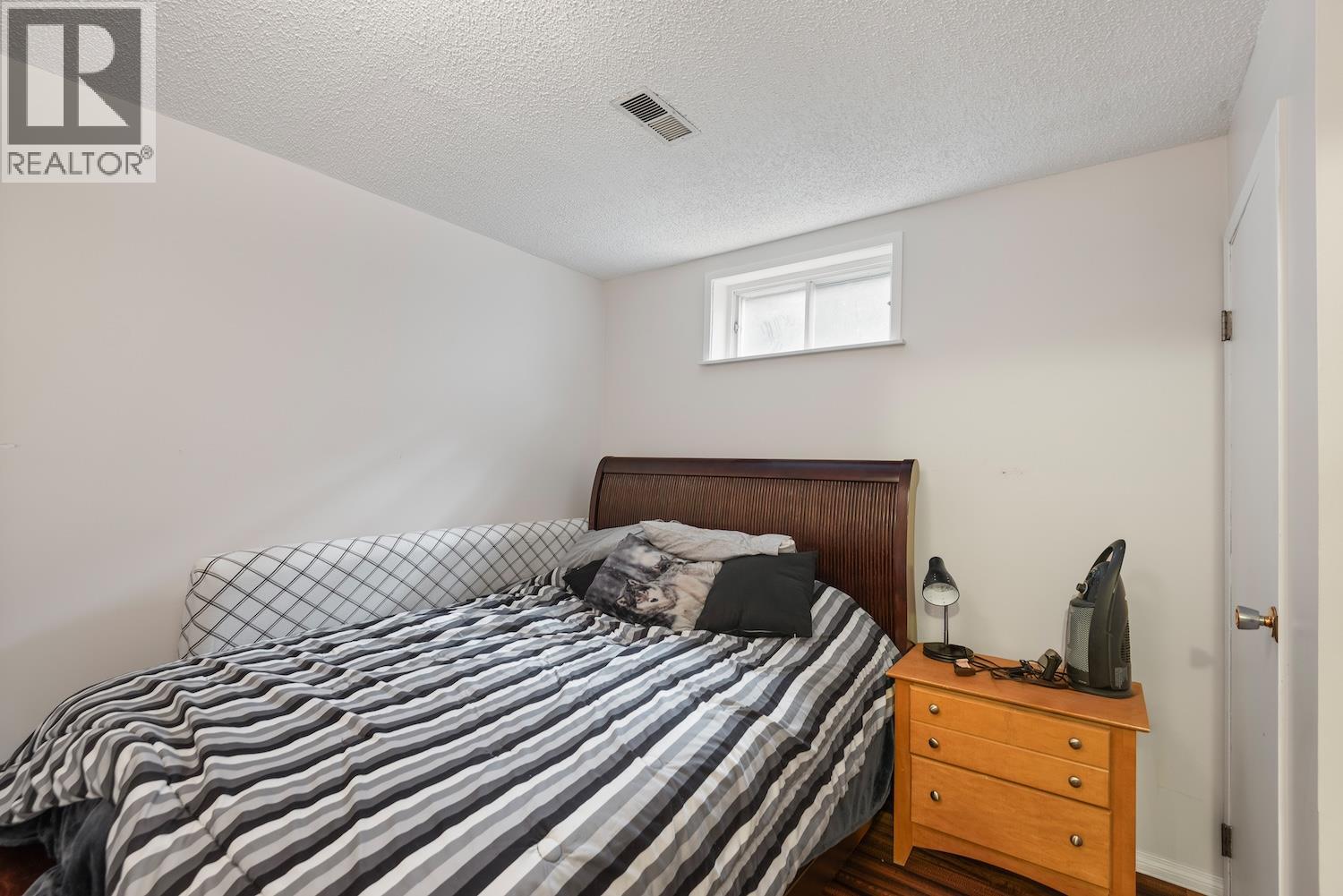 925 Alpine Way, Elkford, British Columbia  V0B 1H0 - Photo 15 - 10384932