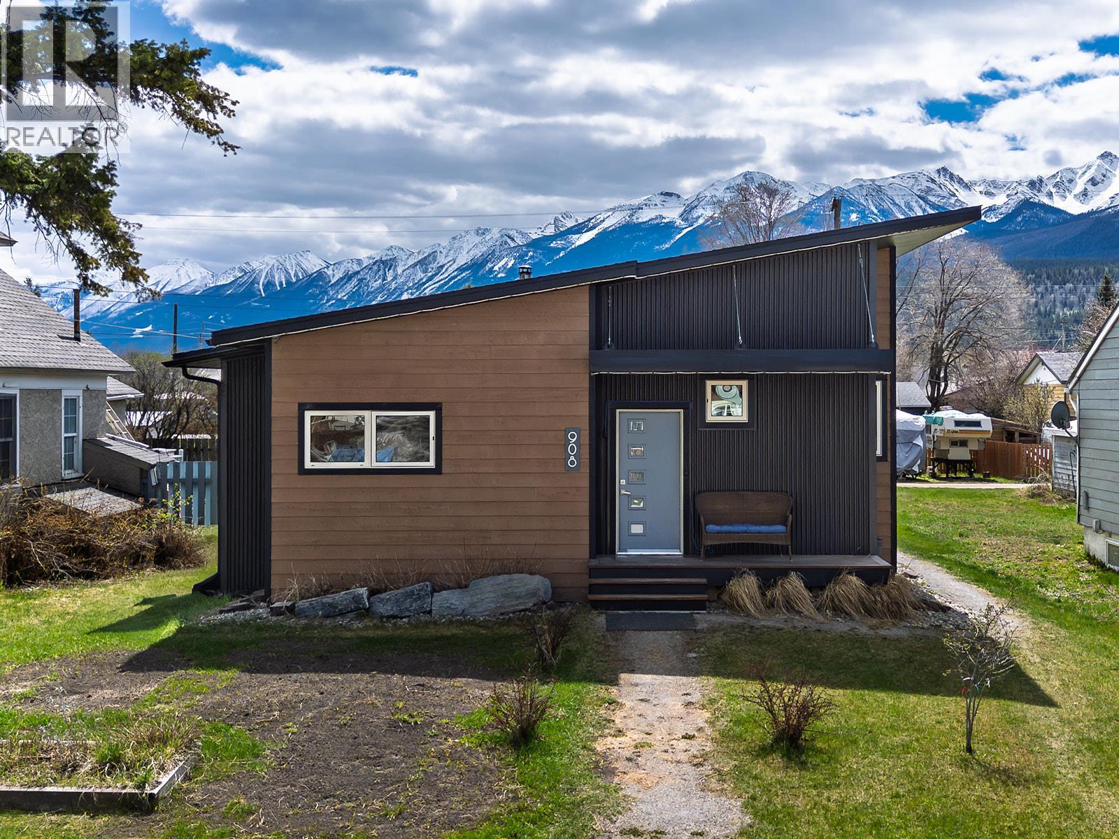 908 12th Street S, Golden, British Columbia  V0A 1H0 - Photo 1 - 10385359