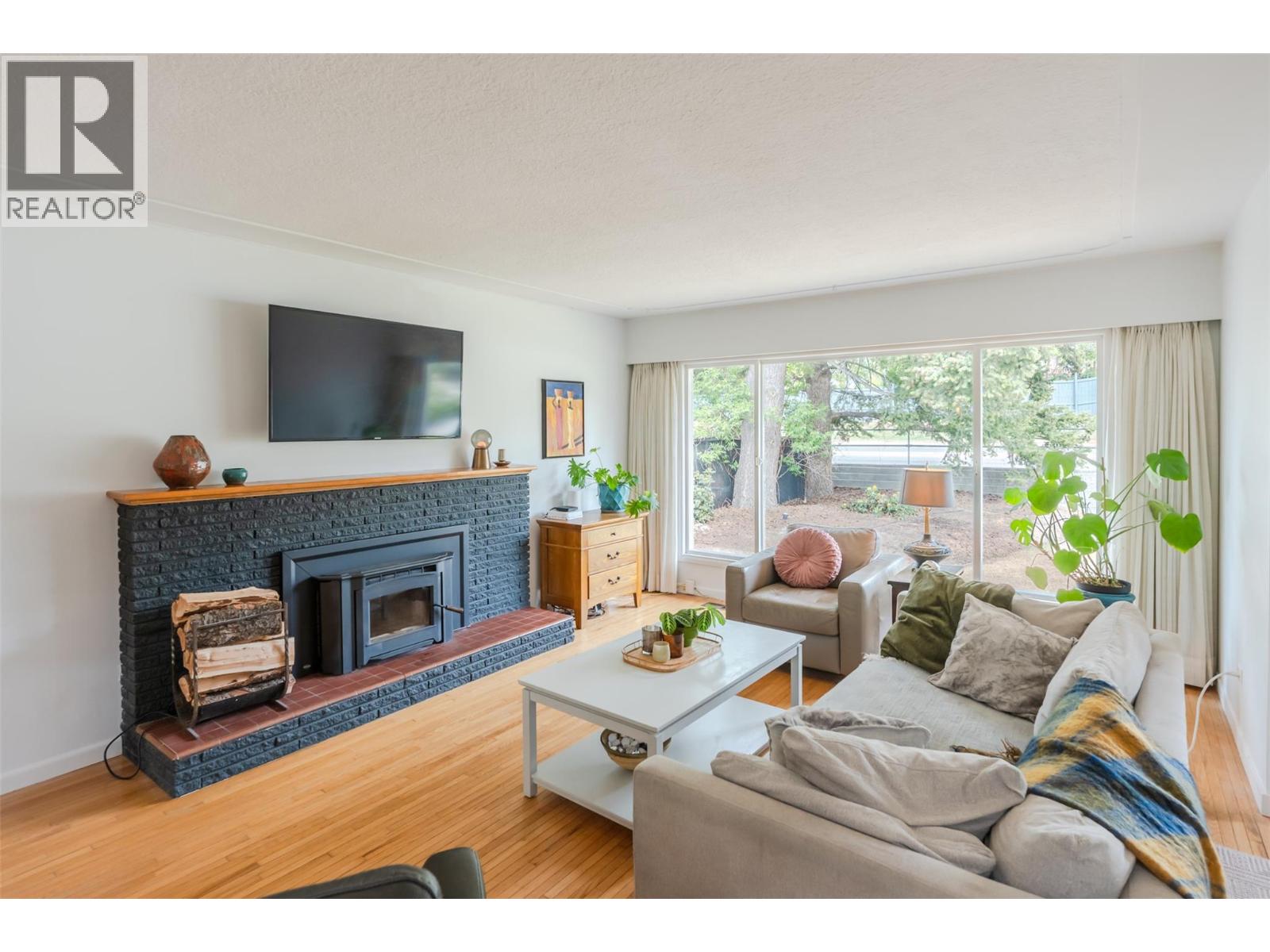 1106 Johnson Road, Penticton, British Columbia  V2A 1W7 - Photo 2 - 10385369