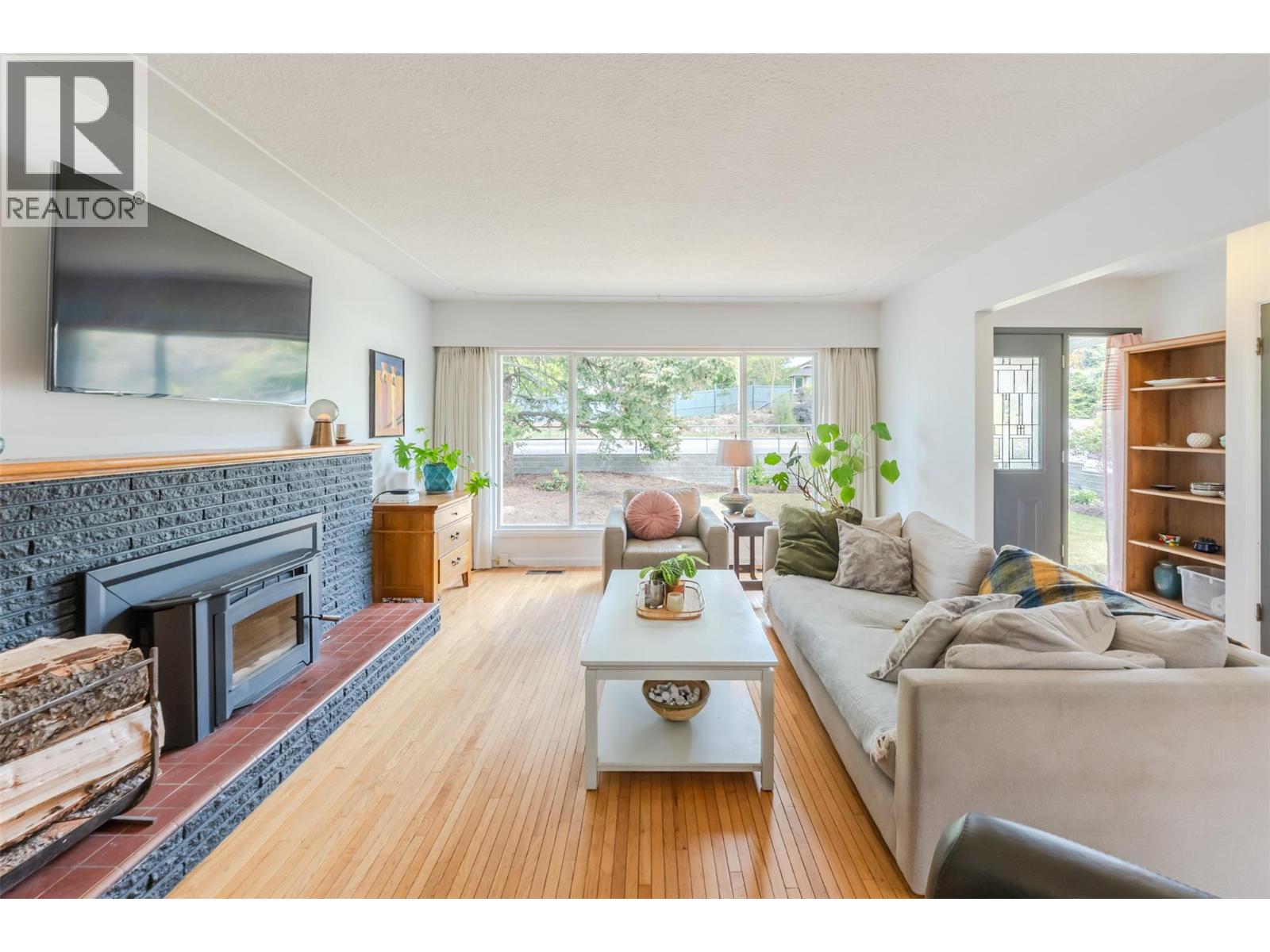 1106 Johnson Road, Penticton, British Columbia  V2A 1W7 - Photo 3 - 10385369