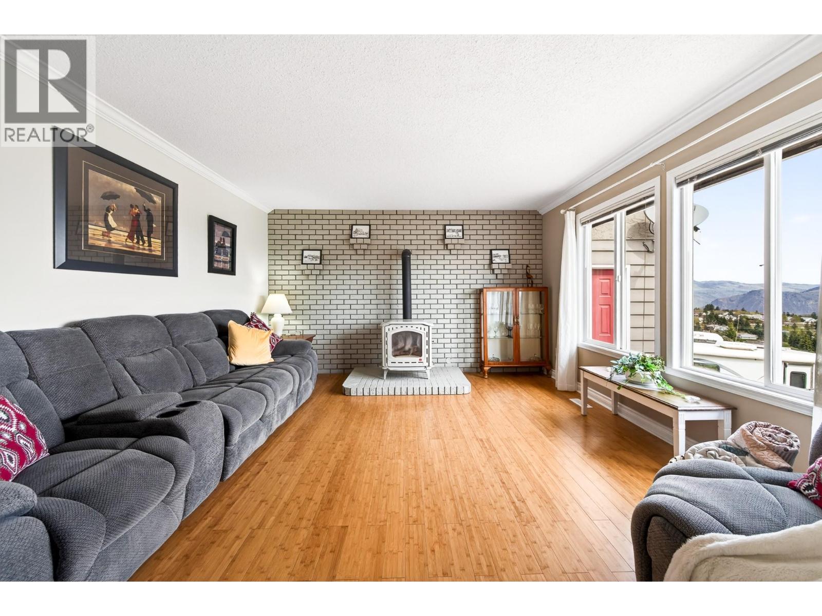 2185 Sifton Lane, Kamloops, British Columbia  V1S 1A4 - Photo 3 - 10385304