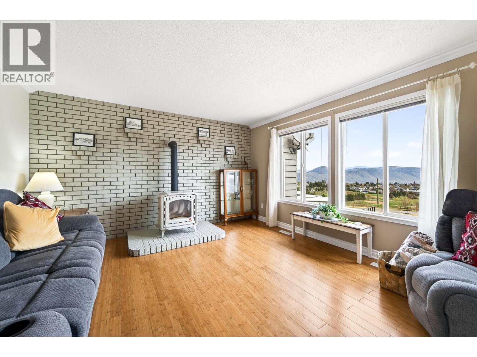 2185 Sifton Lane, Kamloops, British Columbia  V1S 1A4 - Photo 4 - 10385304