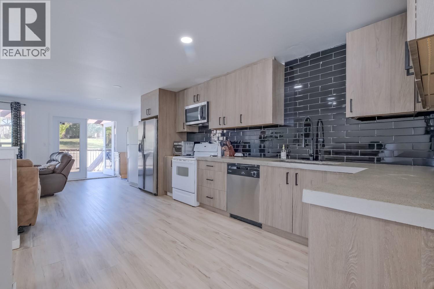 1658 Lynrick Road, Kelowna, British Columbia  V1P 1E8 - Photo 3 - 10385285