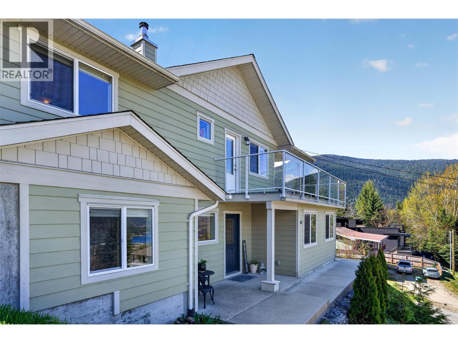 702 Richards Street, Nelson, British Columbia  V1L 5K6 - Photo 3 - 10385251