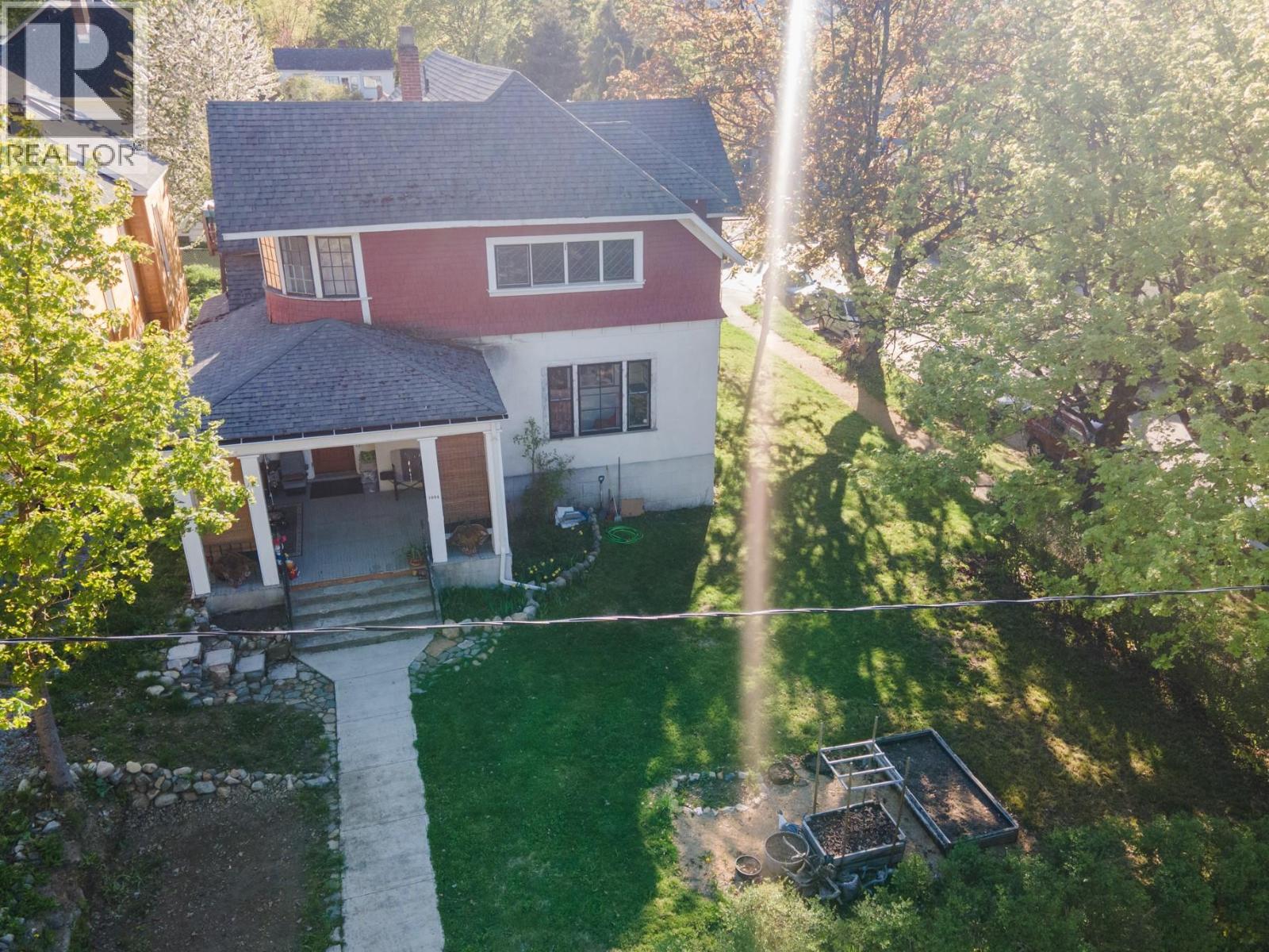 1004 Stanley Street, Nelson, British Columbia  V1L 1P2 - Photo 3 - 10385091