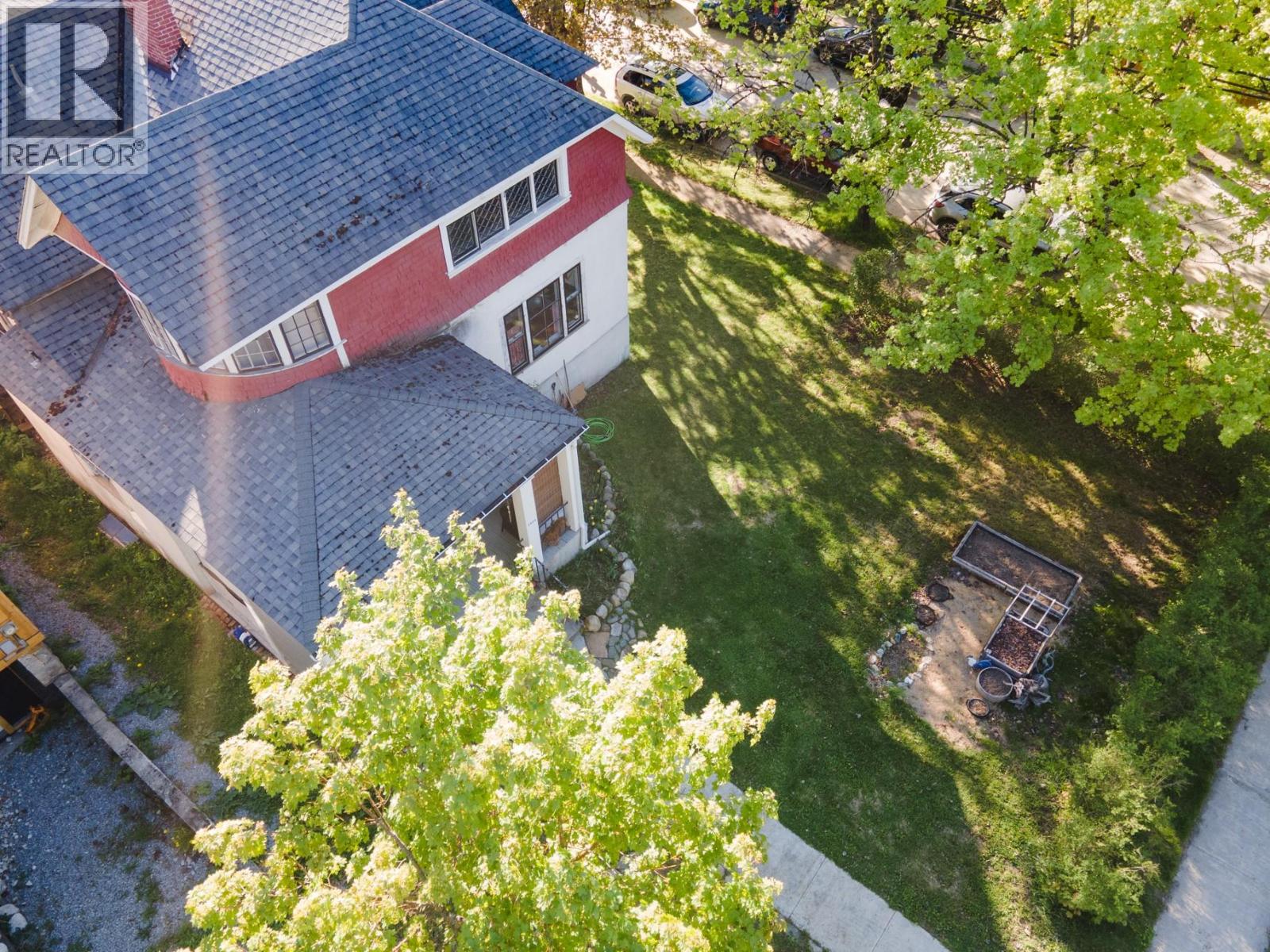 1004 Stanley Street, Nelson, British Columbia  V1L 1P2 - Photo 4 - 10385091