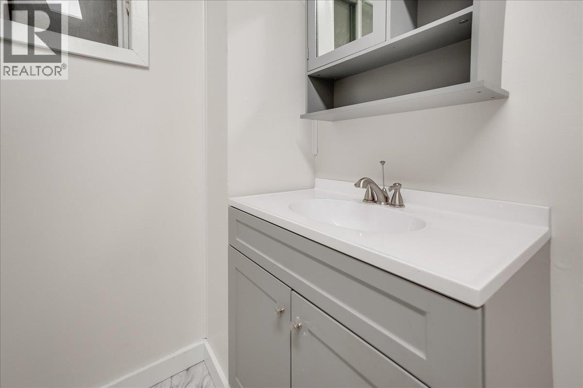 1004 Stanley Street, Nelson, British Columbia  V1L 1P2 - Photo 41 - 10385091