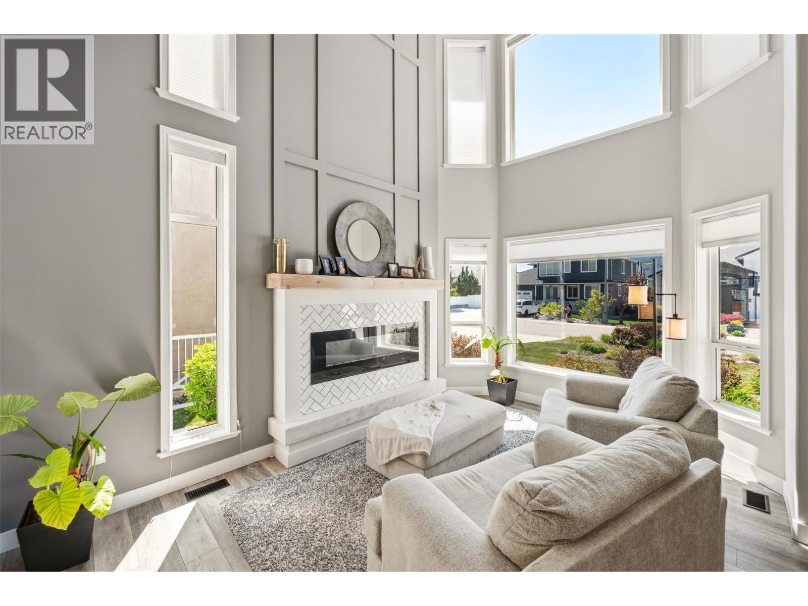2381 Wiltse Drive, Penticton, British Columbia  V2A 7X7 - Photo 2 - 10385414