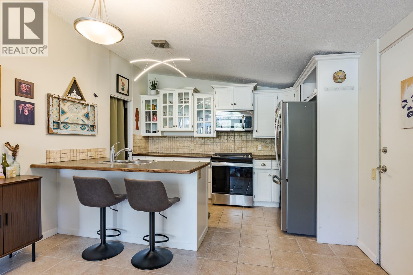 353 Boyce Crescent Unit# 11, Kelowna, British Columbia  V1Y 5Z7 - Photo 4 - 10385395