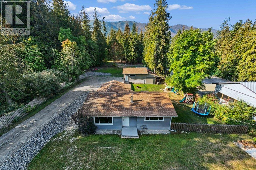 1294 Notch Hill Road, Sorrento, British Columbia  V0E 2W0 - Photo 23 - 10385439