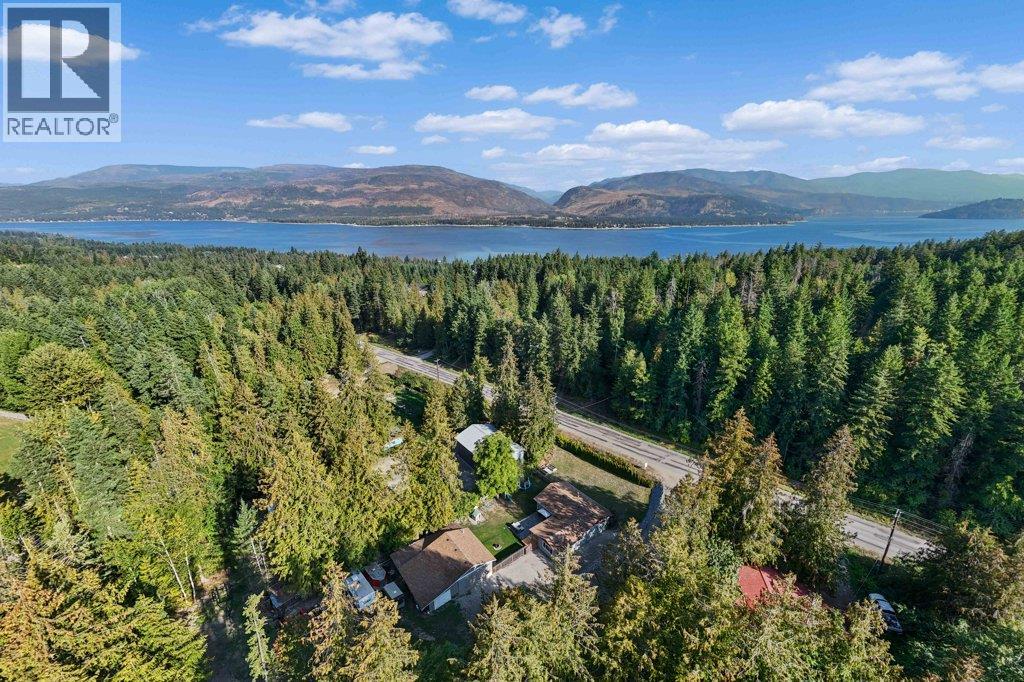 1294 Notch Hill Road, Sorrento, British Columbia  V0E 2W0 - Photo 3 - 10385439