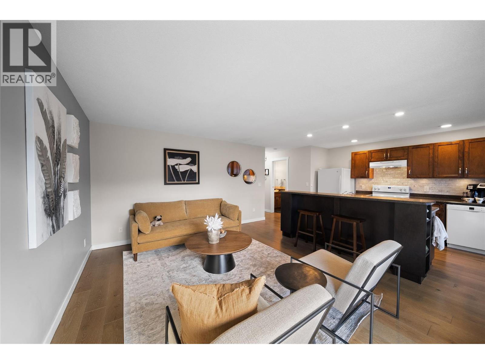 1750 Mckinley Court Unit# 4, Kamloops, British Columbia  V2E 2N5 - Photo 4 - 10385459
