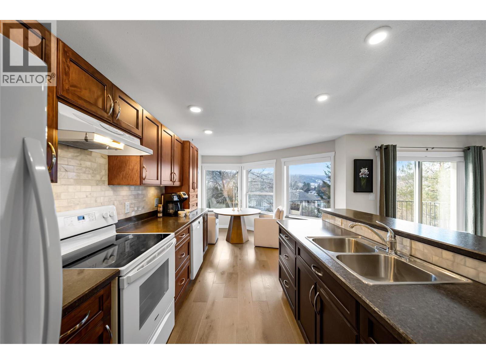 1750 Mckinley Court Unit# 4, Kamloops, British Columbia  V2E 2N5 - Photo 6 - 10385459