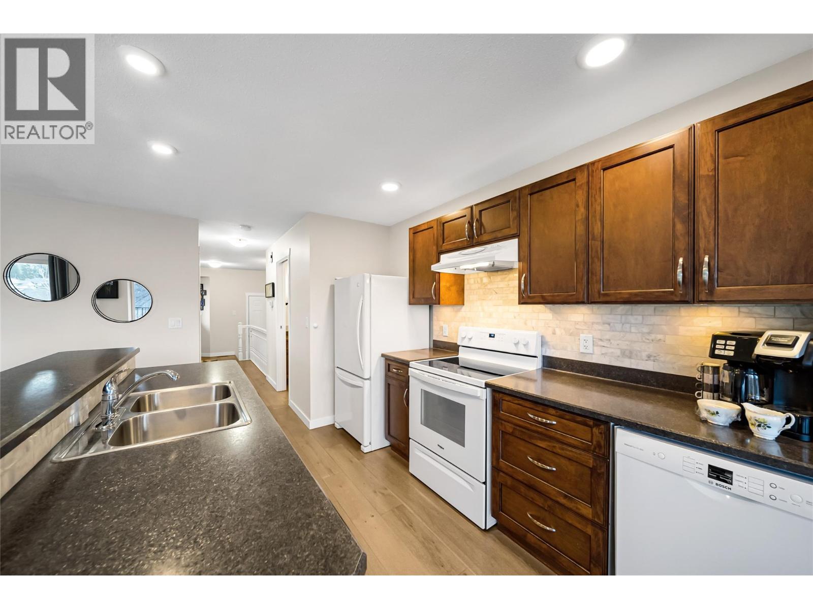 1750 Mckinley Court Unit# 4, Kamloops, British Columbia  V2E 2N5 - Photo 8 - 10385459