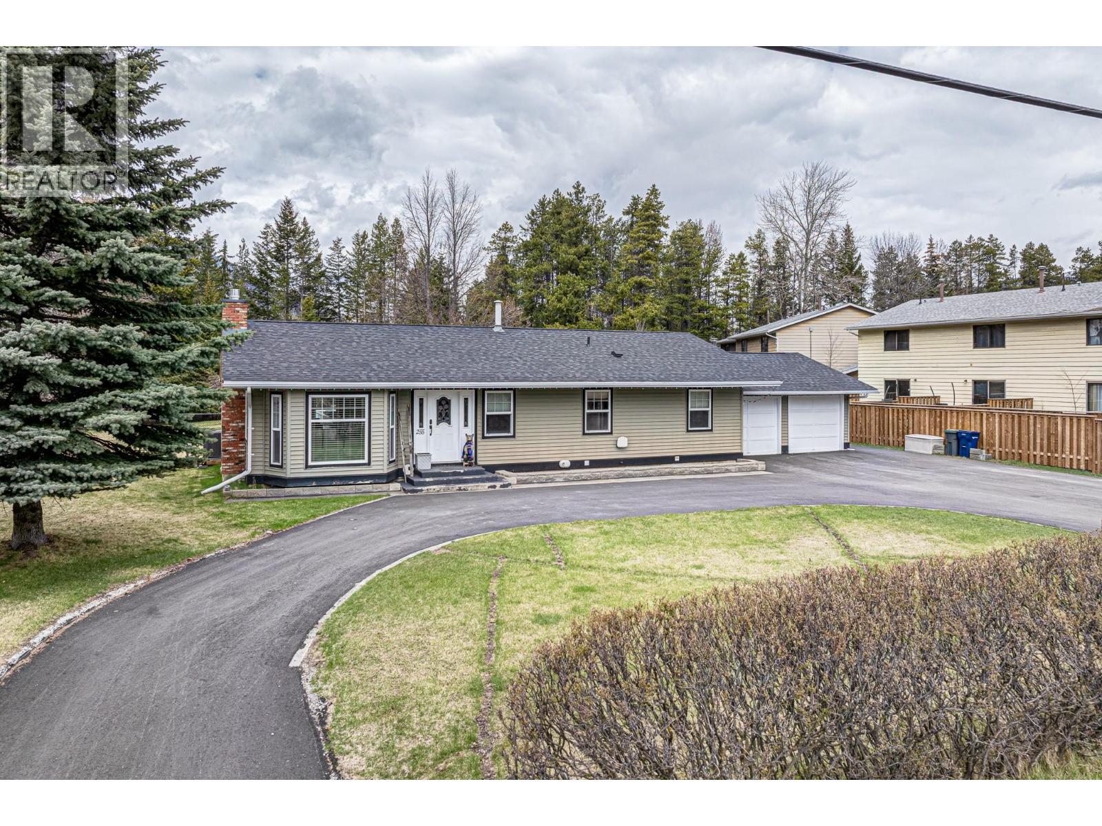 255 Pine Avenue, Sparwood, British Columbia  V0B 2G0 - Photo 30 - 10385435