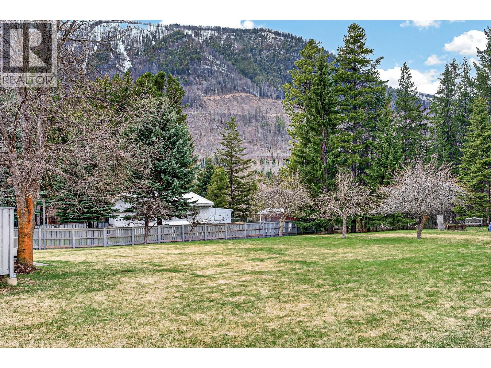 255 Pine Avenue, Sparwood, British Columbia  V0B 2G0 - Photo 45 - 10385435