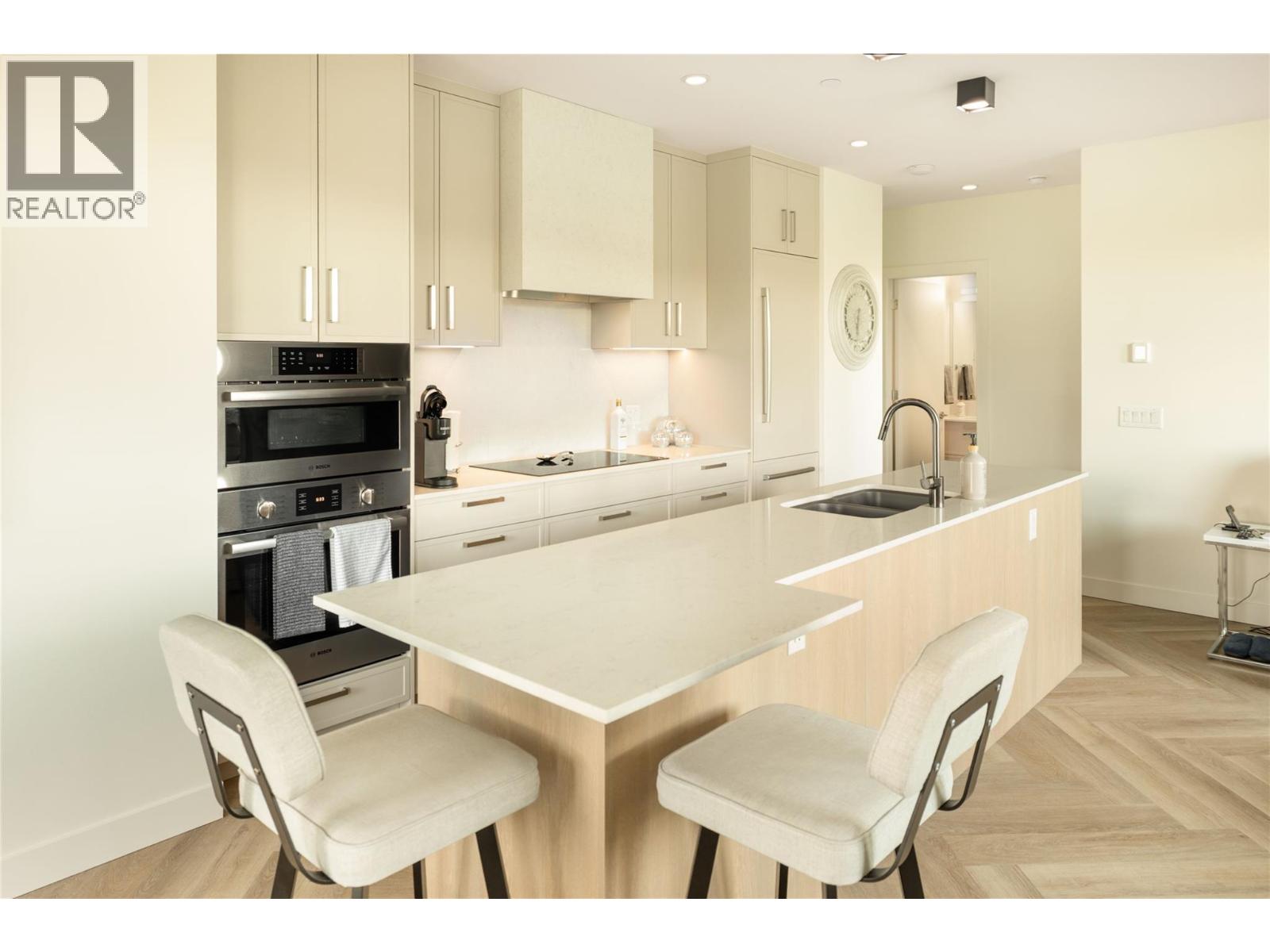 3340 Lakeshore Road Unit# 411, Kelowna, British Columbia  V1W 0H6 - Photo 1 - 10385458