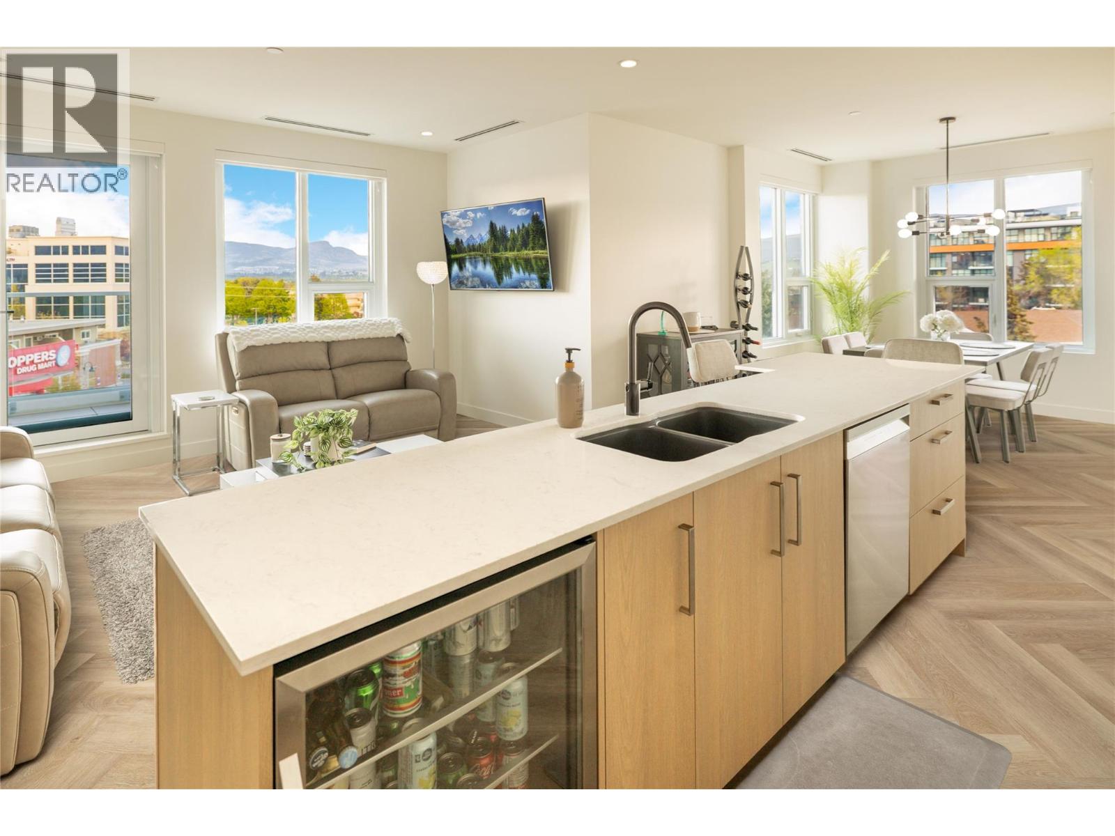 3340 Lakeshore Road Unit# 411, Kelowna, British Columbia  V1W 0H6 - Photo 2 - 10385458