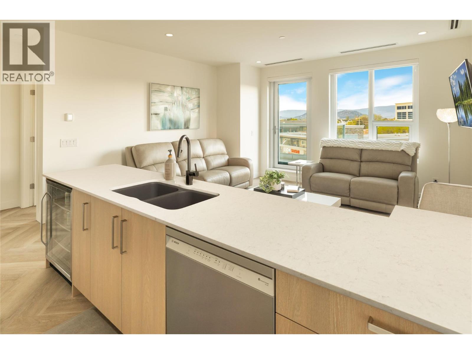 3340 Lakeshore Road Unit# 411, Kelowna, British Columbia  V1W 0H6 - Photo 3 - 10385458