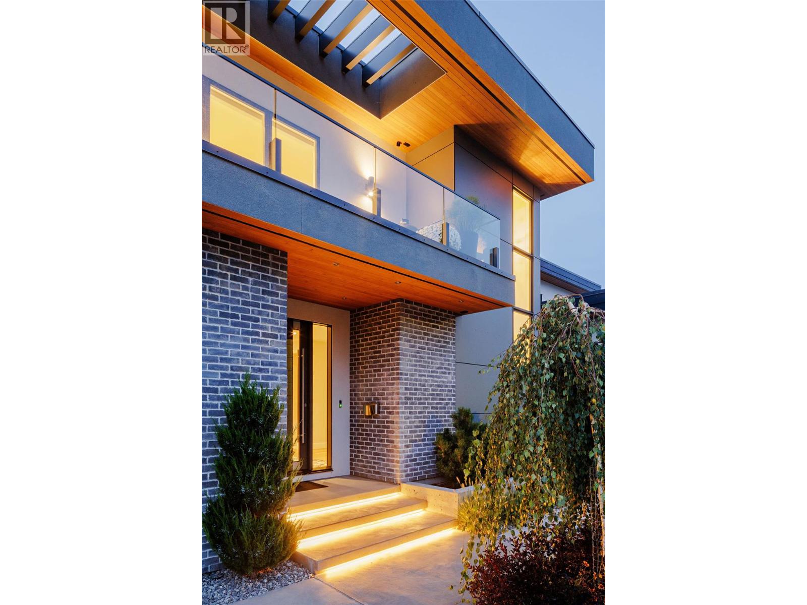 140 Oliver Place, Penticton, British Columbia  V2A 0H1 - Photo 2 - 10385436