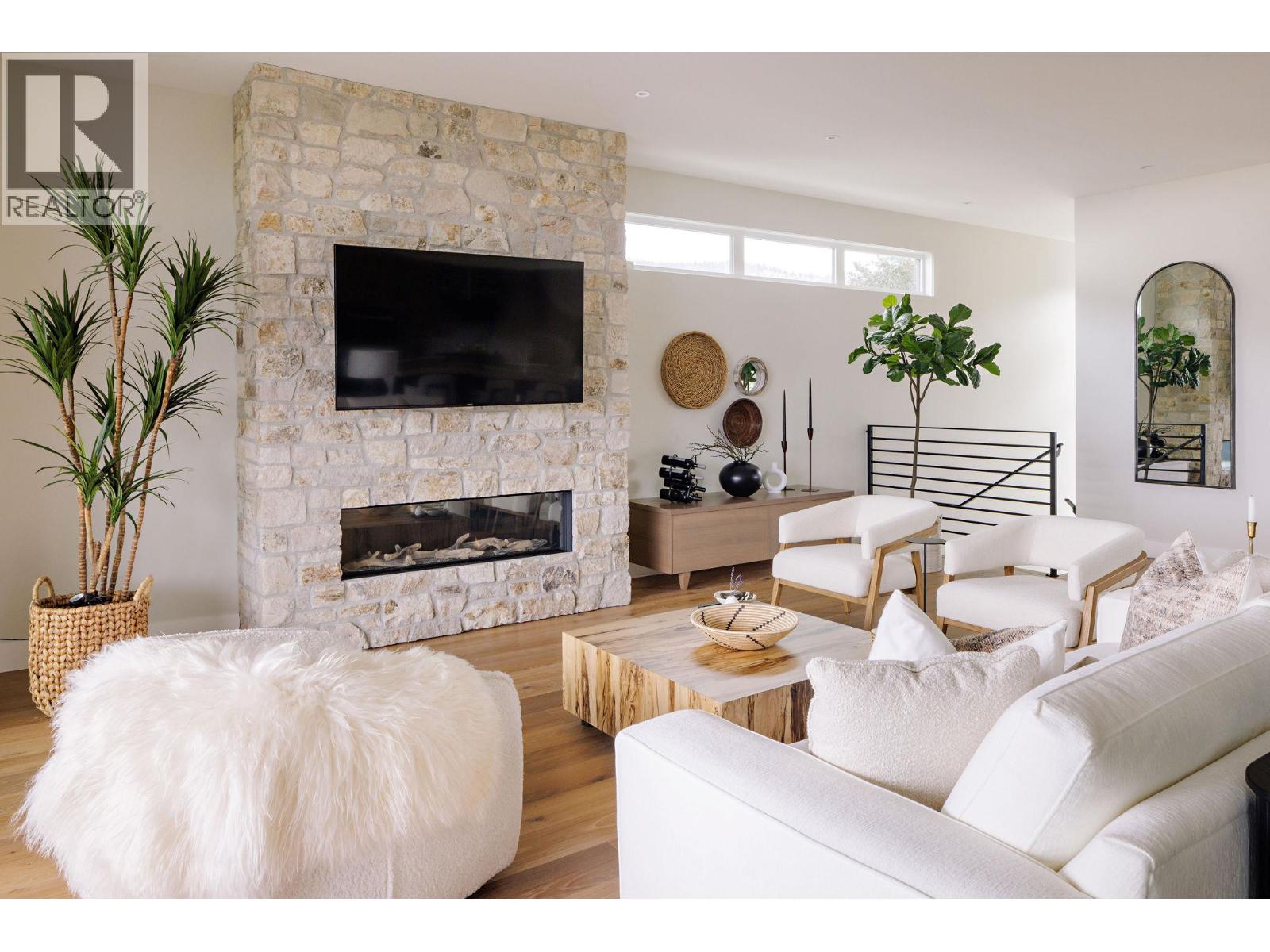 140 Oliver Place, Penticton, British Columbia  V2A 0H1 - Photo 3 - 10385436