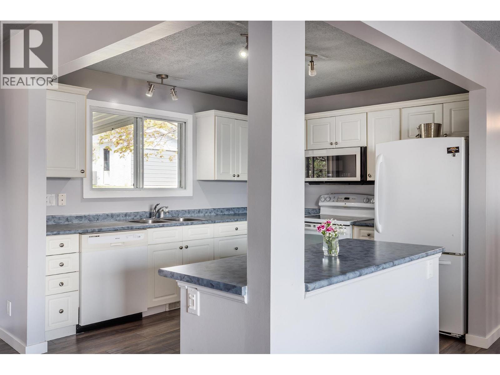 6132 Wilson Road, Peachland, British Columbia  V0H 1X7 - Photo 10 - 10385149
