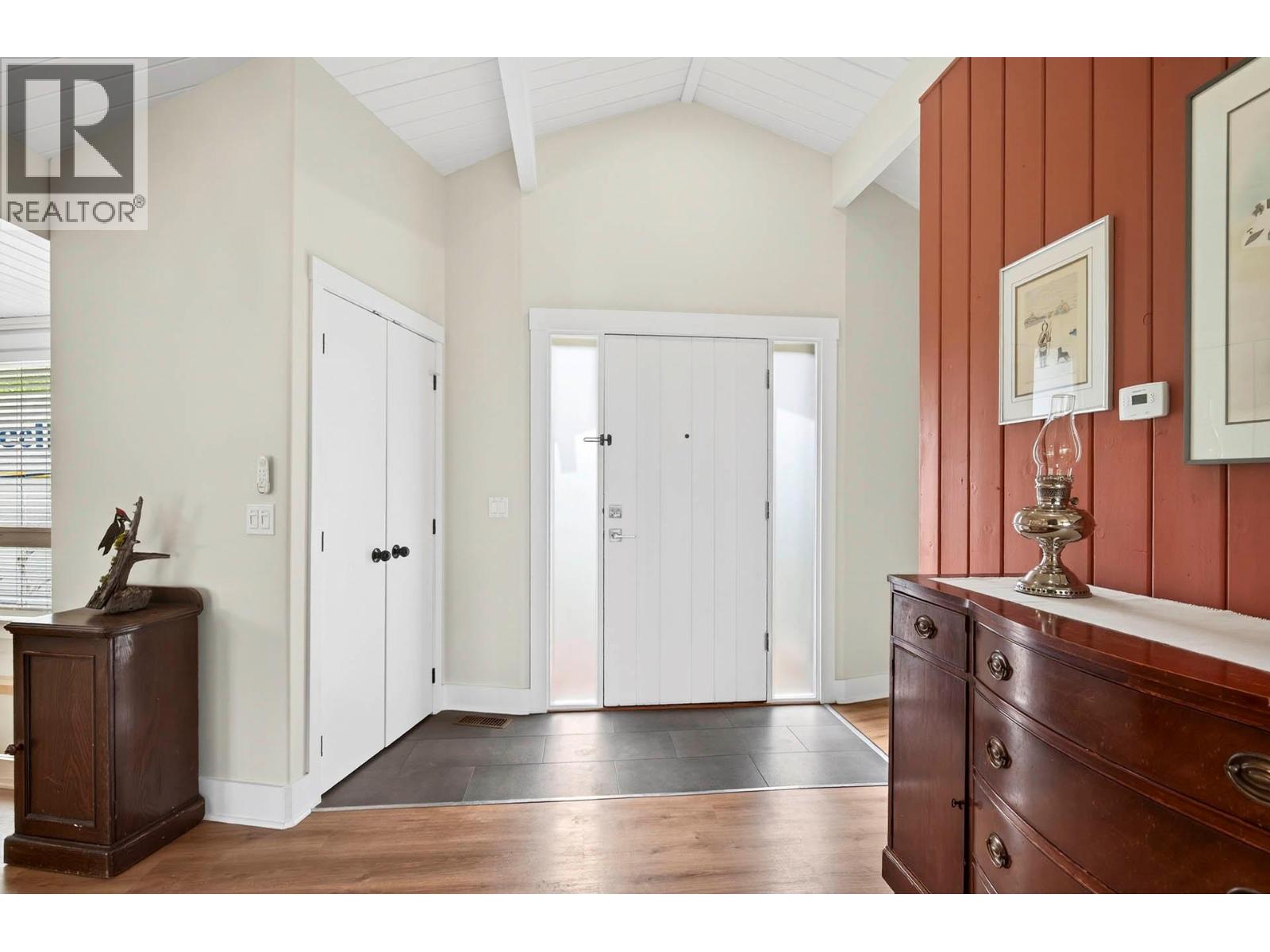 1052 Todd Road, Kamloops, British Columbia  V2C 5B2 - Photo 4 - 10385518