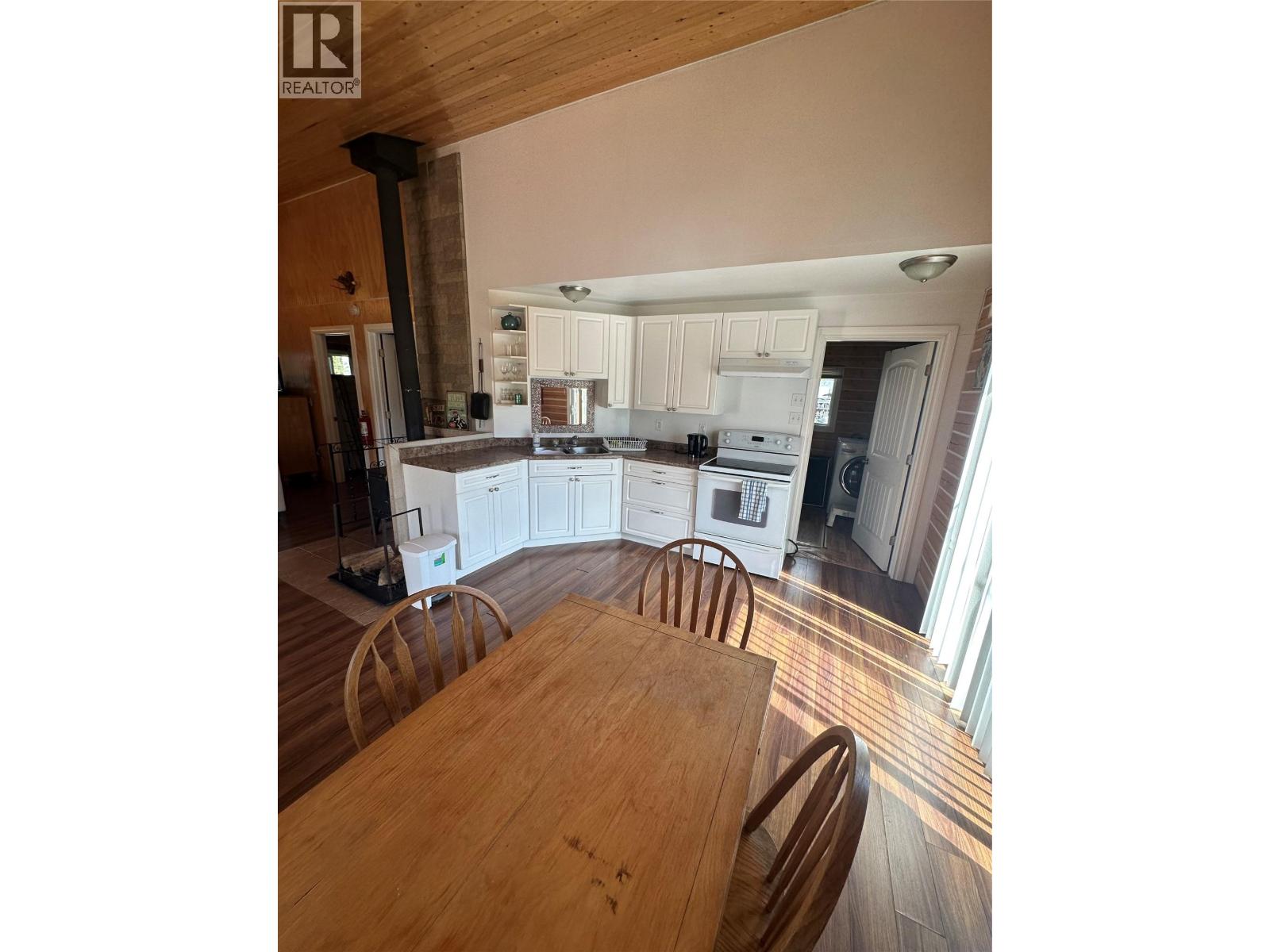 9308 West Middlemiss Road, Chetwynd, British Columbia  V0C 1J0 - Photo 5 - 10385568