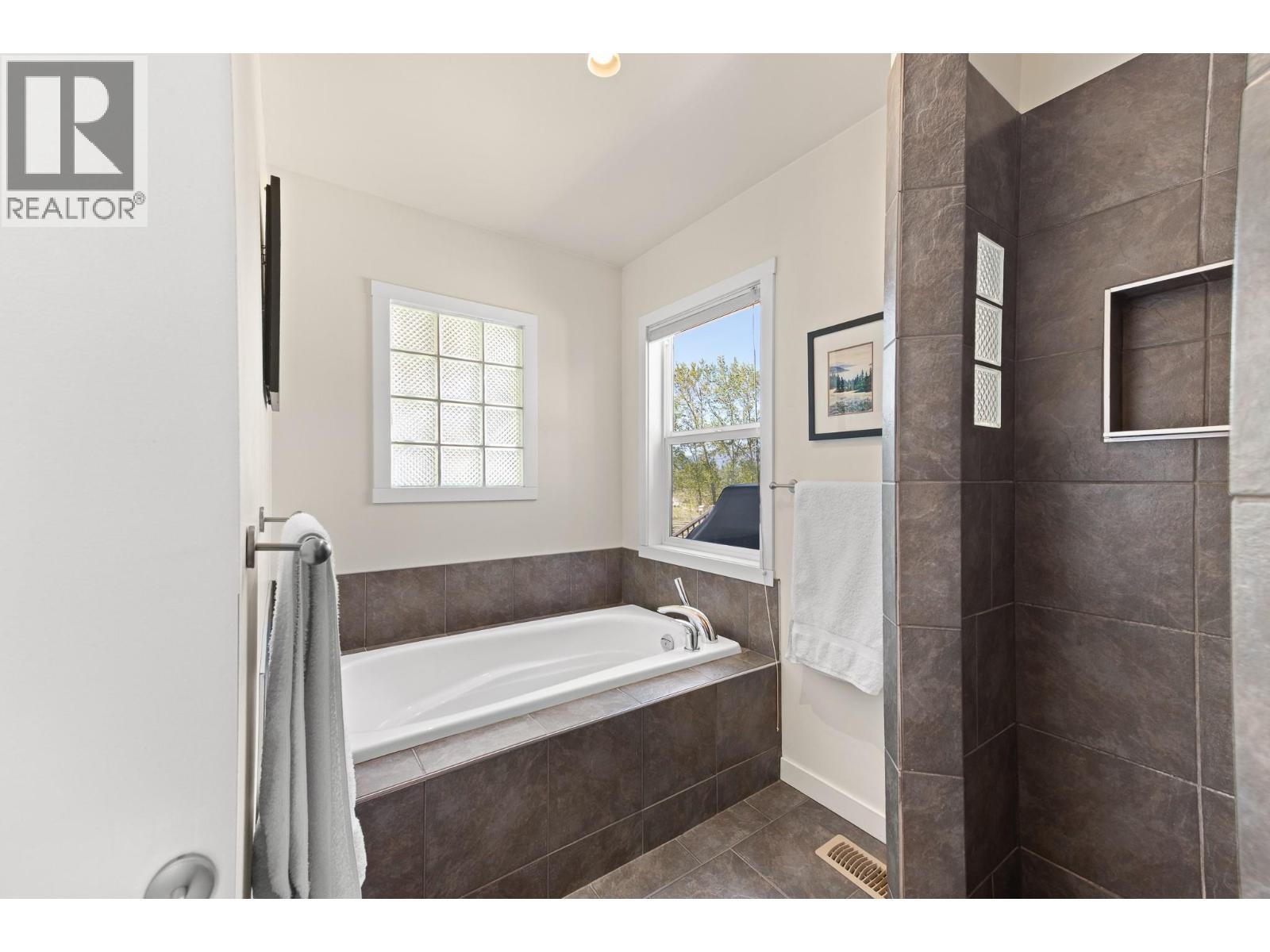 3990 June Springs Road, Kelowna, British Columbia  V1W 4E4 - Photo 37 - 10385494