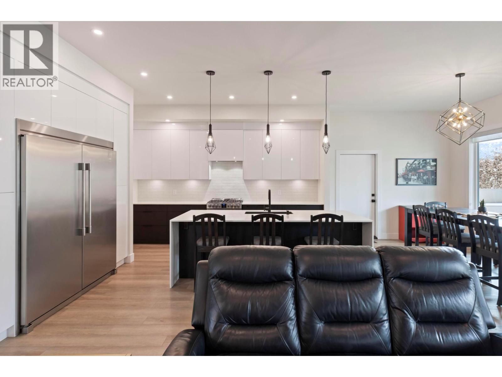 10245 Beacon Hill Drive, Lake Country, British Columbia  V4V 0A9 - Photo 10 - 10385508